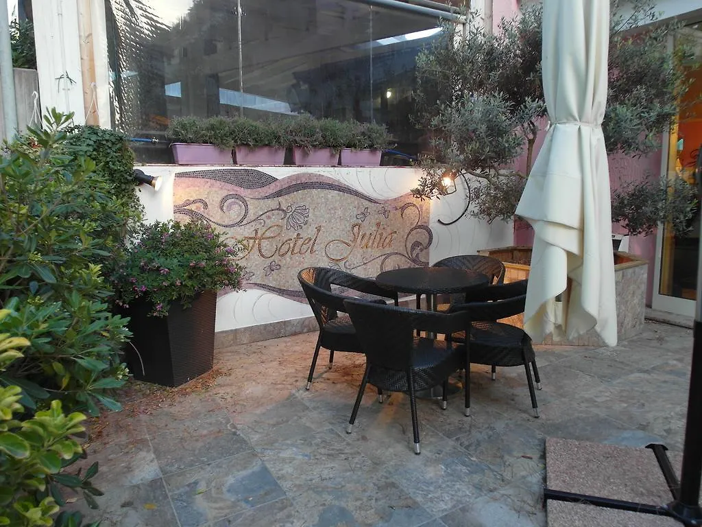 Hotel Julia Llido Degli Estensi 3*,